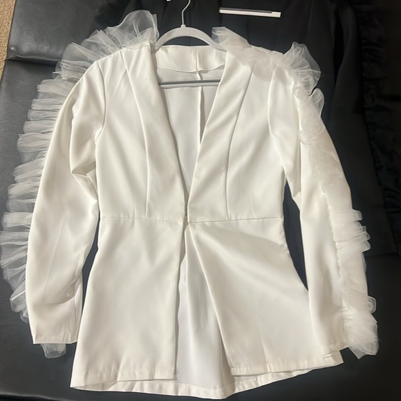 White and black tulle sleeve accent jackets with a clasp closure in front - Picture 2 of 3